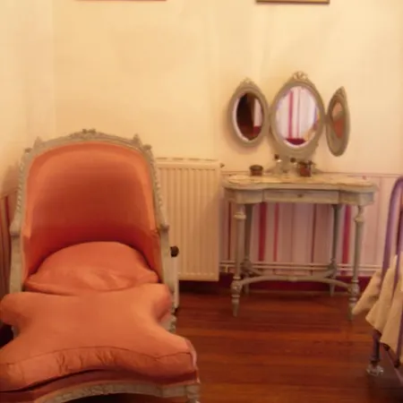 Abbaye De Villelongue Bed & Breakfast 3*