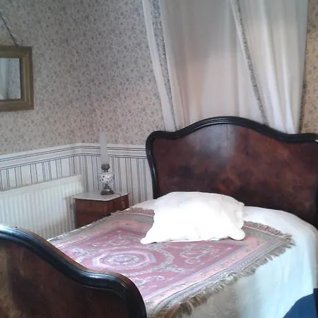 Abbaye De Villelongue Bed & Breakfast 3*